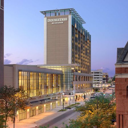 Doubletree By Hilton Hotel Cedar Rapids Convention Complex Bagian luar foto