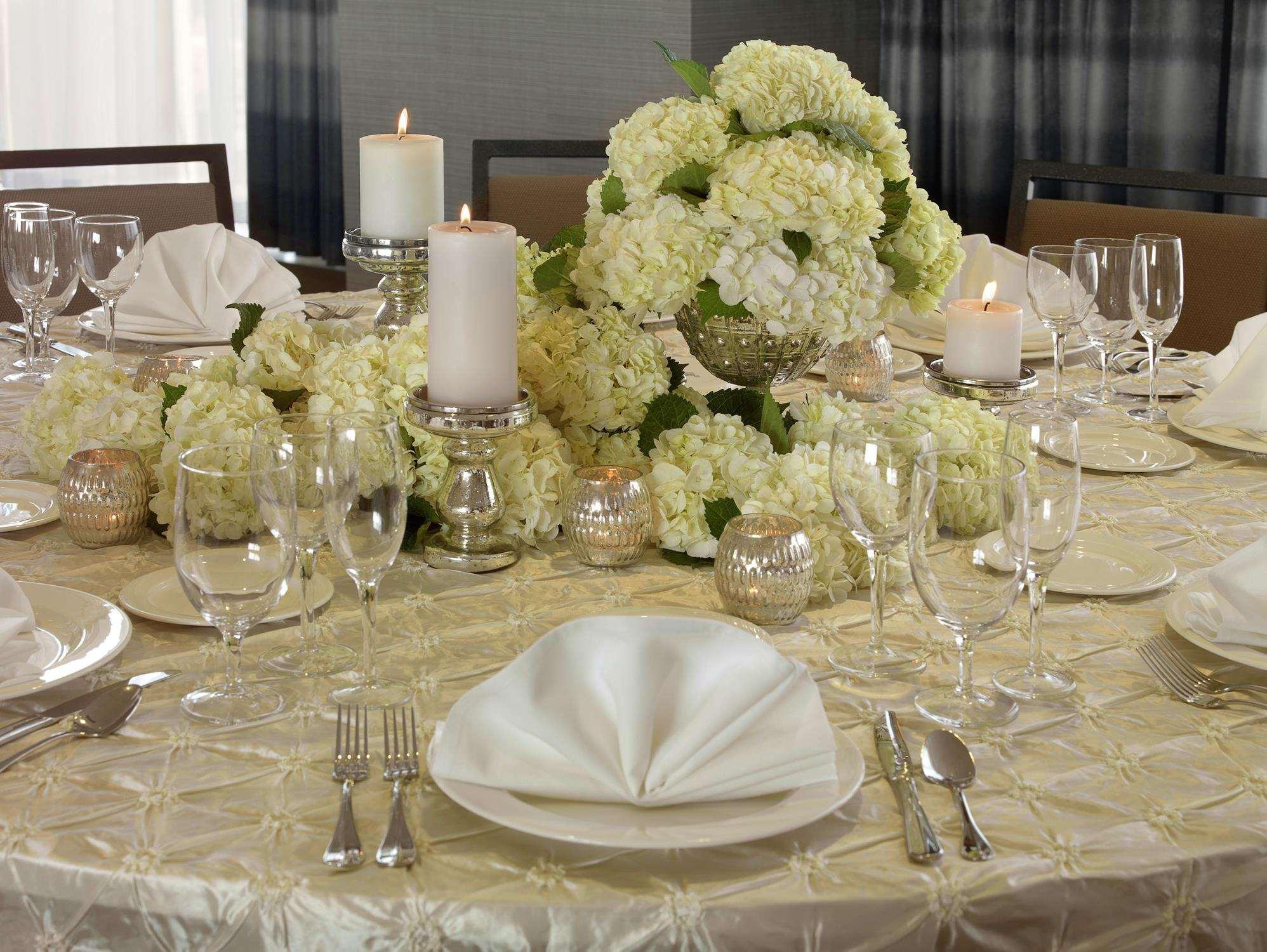 Doubletree By Hilton Hotel Cedar Rapids Convention Complex Bagian luar foto