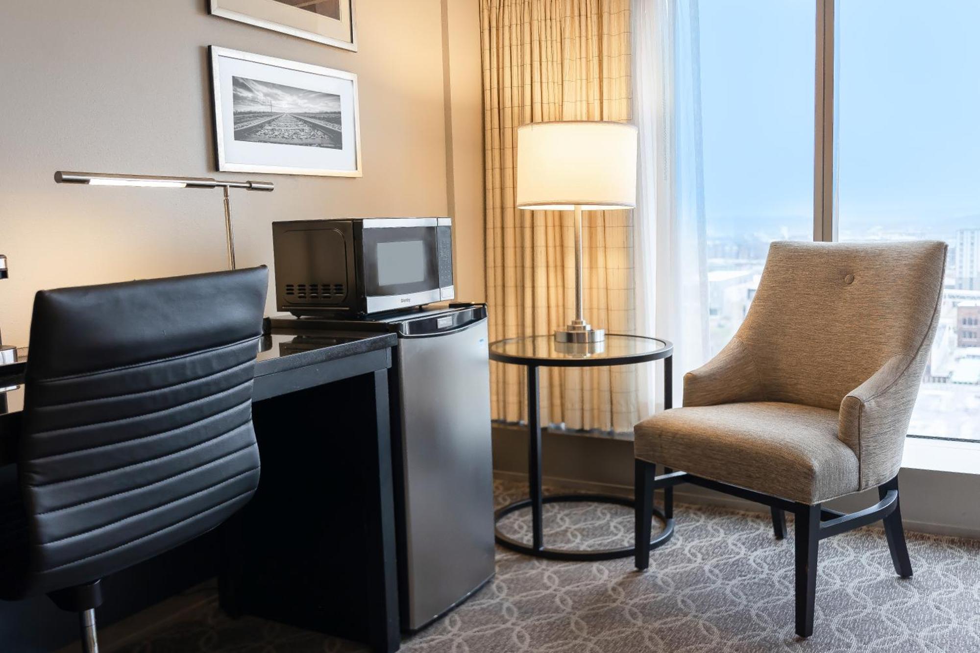 Doubletree By Hilton Hotel Cedar Rapids Convention Complex Bagian luar foto