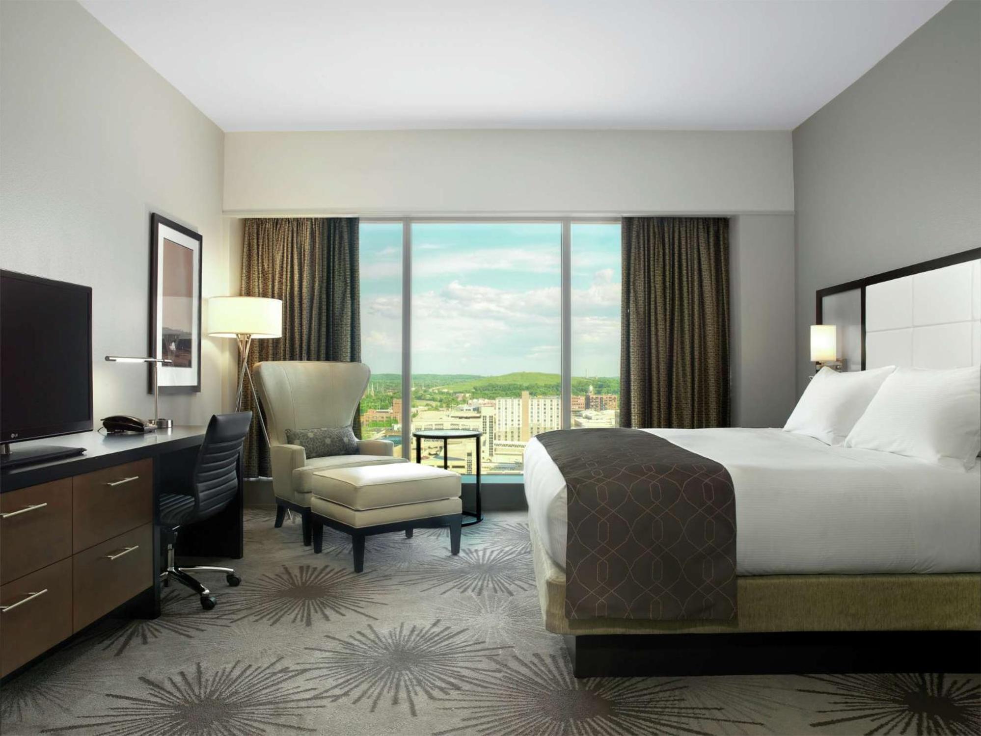 Doubletree By Hilton Hotel Cedar Rapids Convention Complex Bagian luar foto