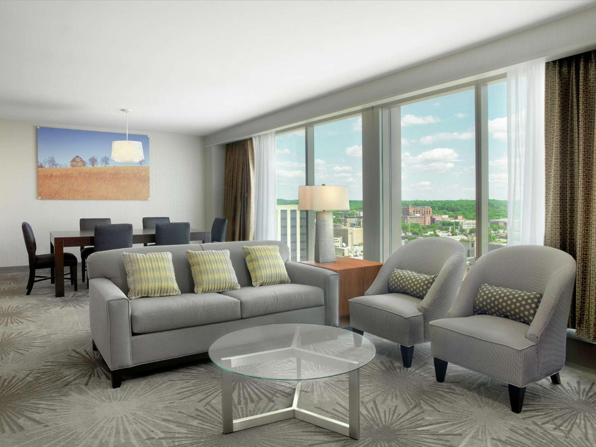 Doubletree By Hilton Hotel Cedar Rapids Convention Complex Bagian luar foto