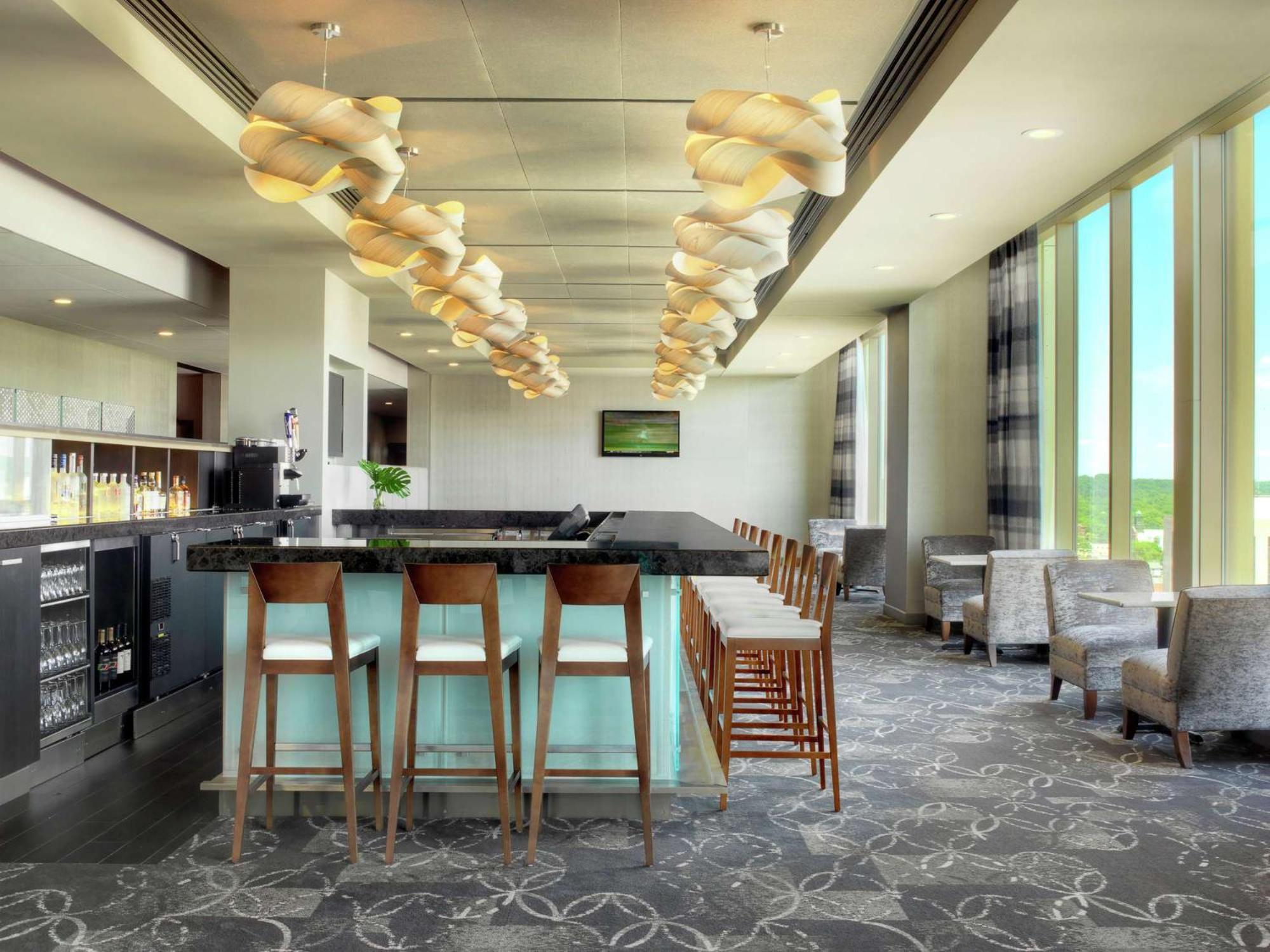 Doubletree By Hilton Hotel Cedar Rapids Convention Complex Bagian luar foto
