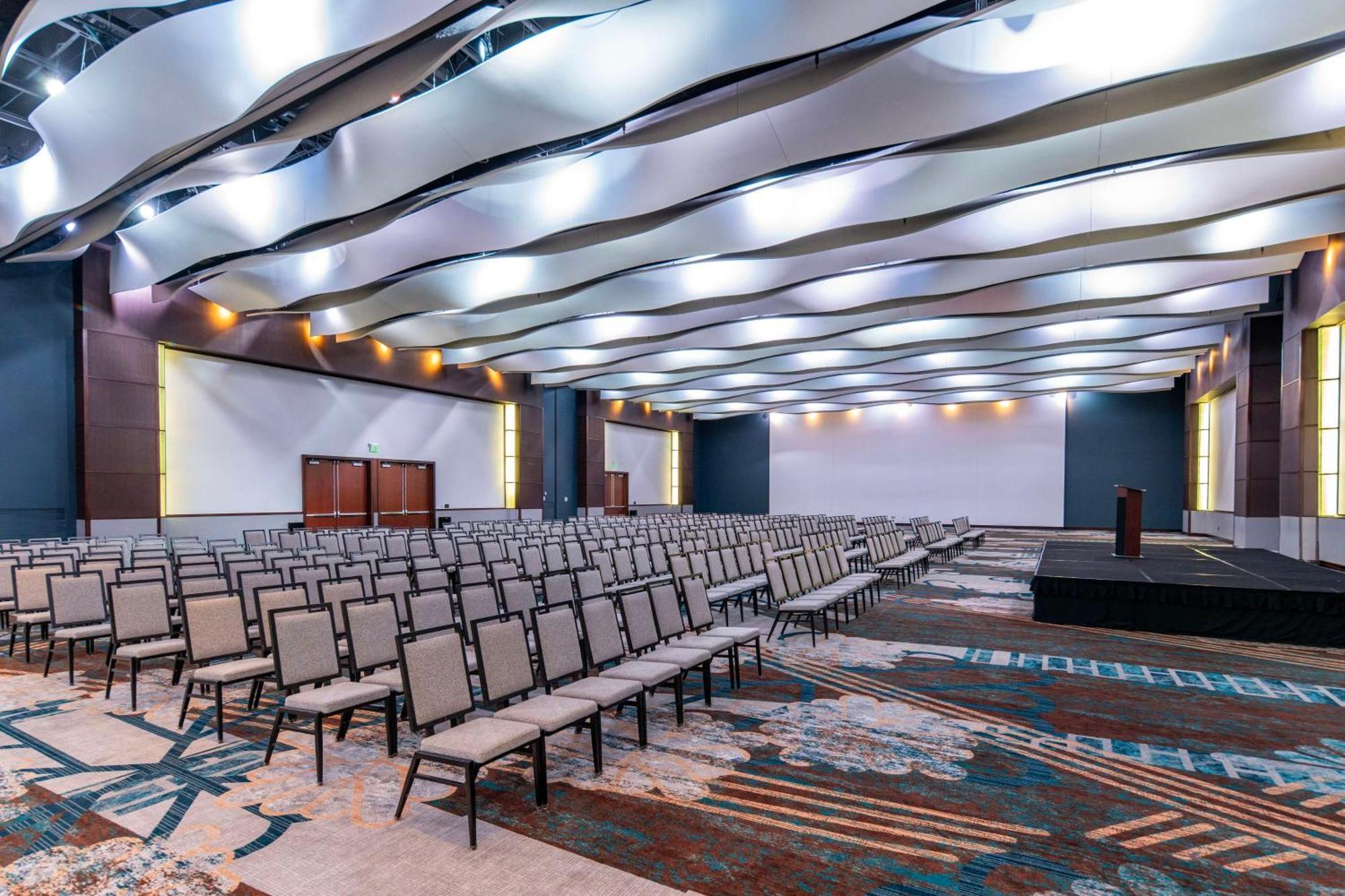 Doubletree By Hilton Hotel Cedar Rapids Convention Complex Bagian luar foto