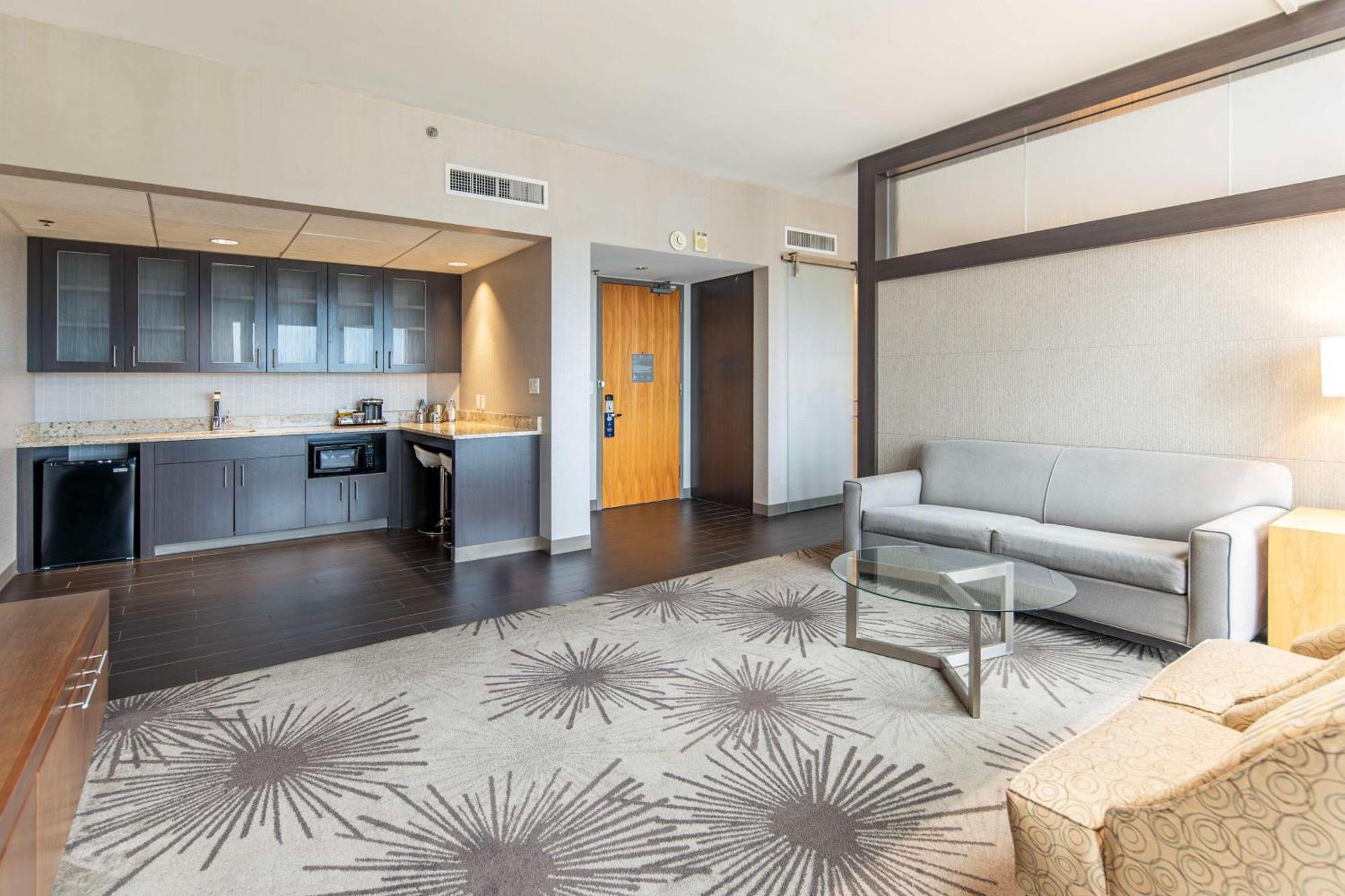 Doubletree By Hilton Hotel Cedar Rapids Convention Complex Bagian luar foto