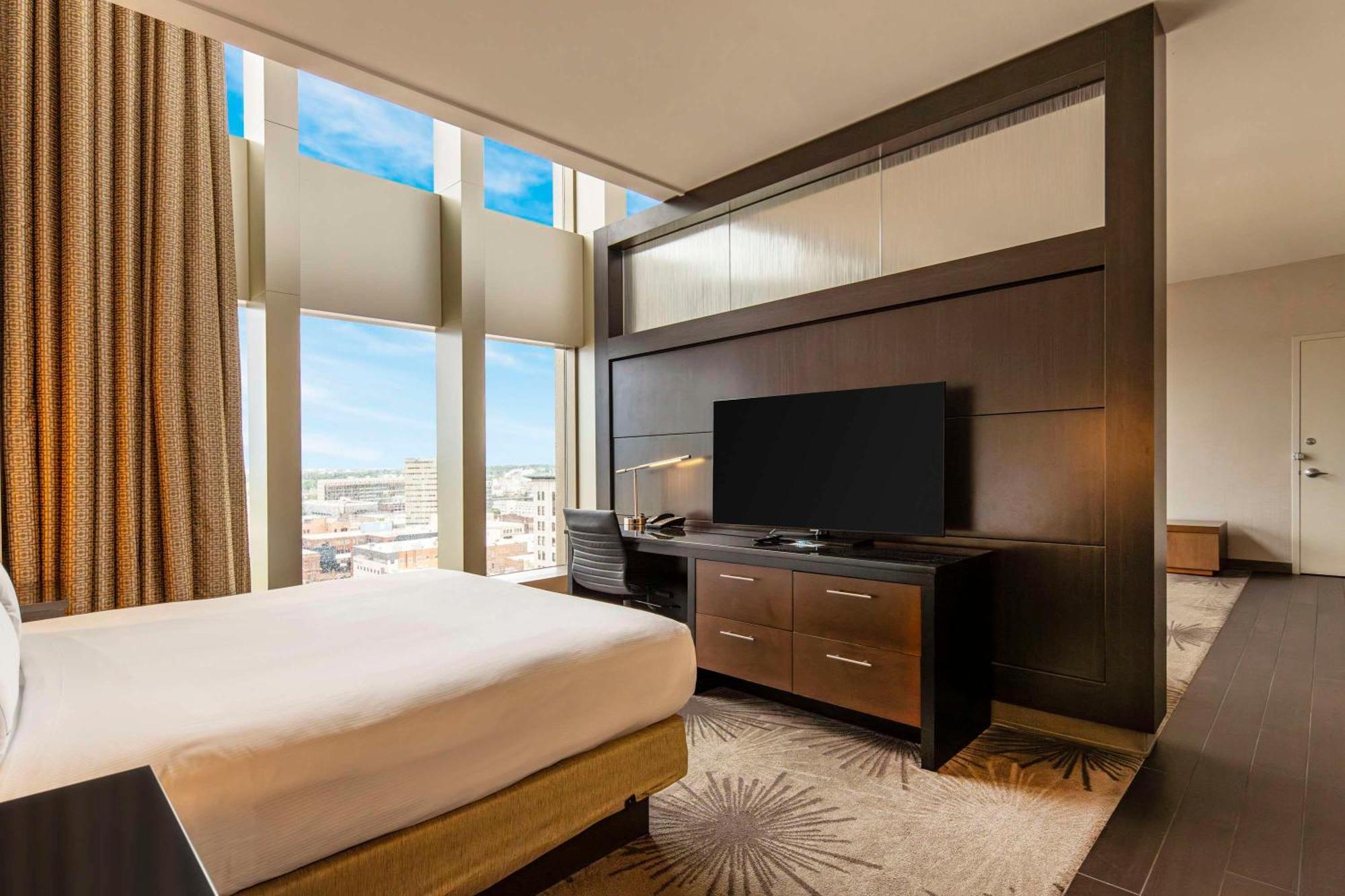 Doubletree By Hilton Hotel Cedar Rapids Convention Complex Bagian luar foto