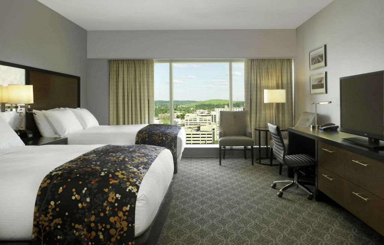 Doubletree By Hilton Hotel Cedar Rapids Convention Complex Bagian luar foto